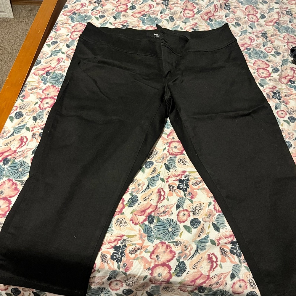 NWT Torrid size 16 black slacks/capris